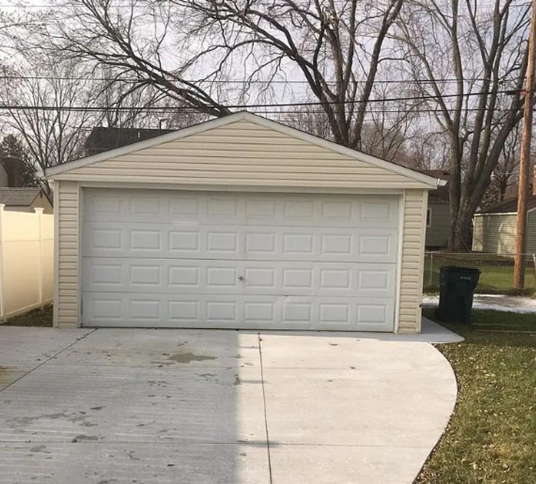 3829 3829 Bacon - Bacon 3829 - Photo 4 of 23