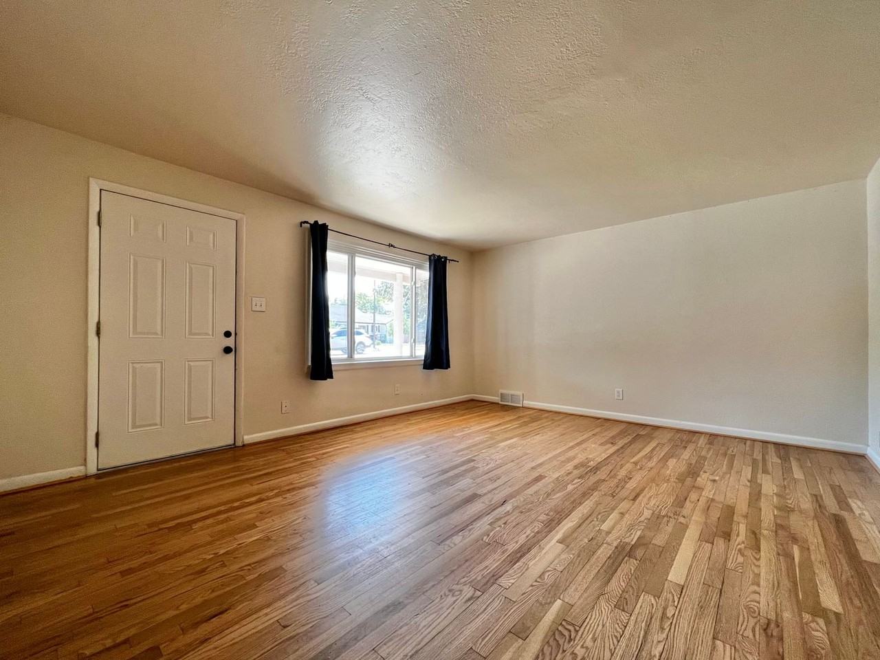 414 E Prospect Rd - Photo 3 of 28