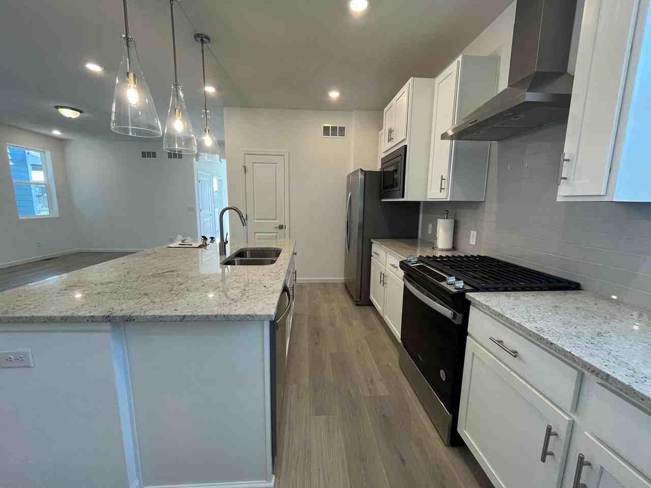 814 Emerson Blvd - Photo 6 of 19