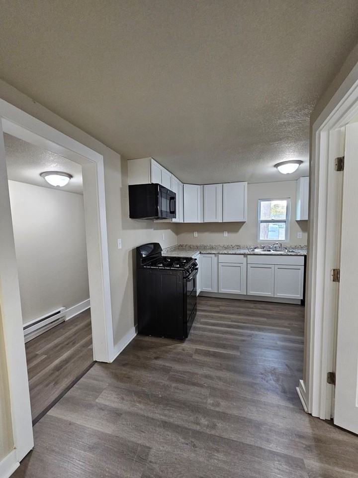 806 N Roche St - Photo 3 of 13