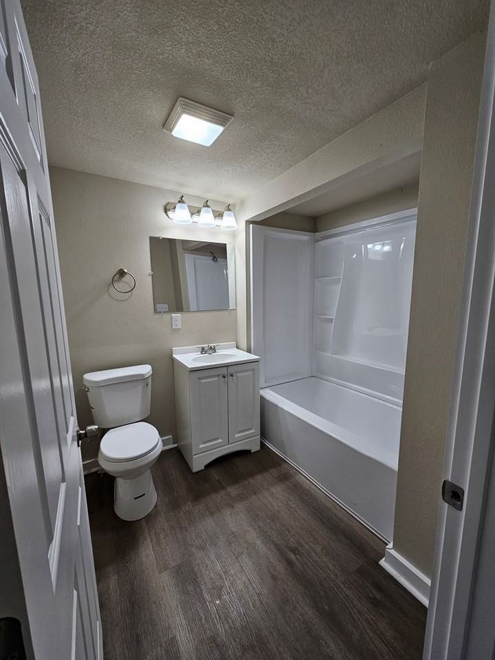 806 N Roche St - Photo 4 of 13