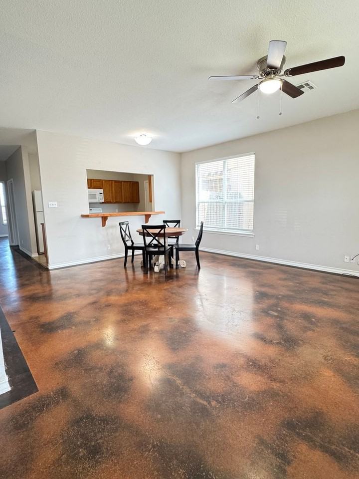 126 Sandstone Dr - Photo 2 of 10