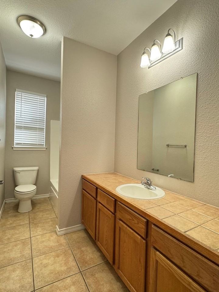 126 Sandstone Dr - Photo 5 of 10