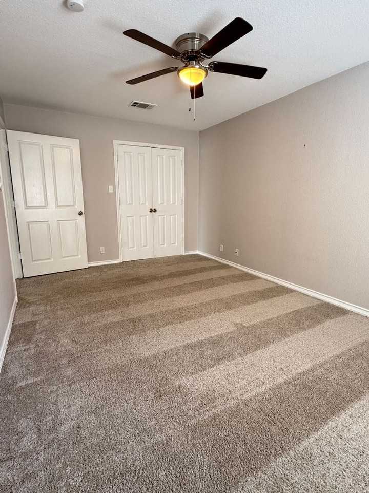 126 Sandstone Dr - Photo 7 of 10