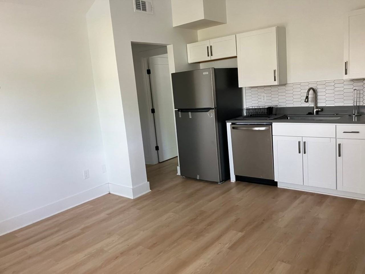 717 N 9th St #B - Photo 3 of 12