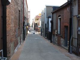 featured image of 904 E Broadway