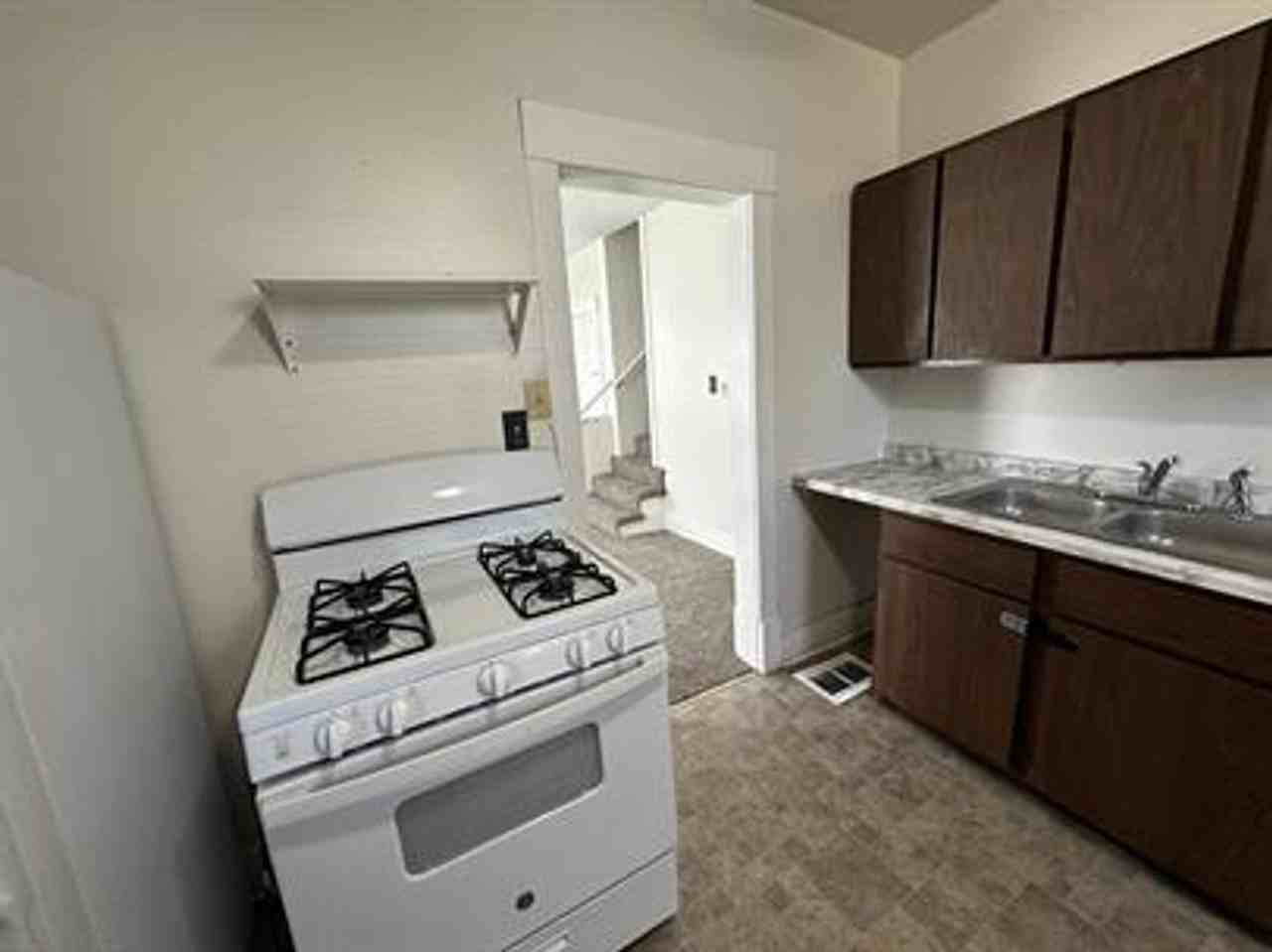 806 N Coler Ave - Photo 4 of 6