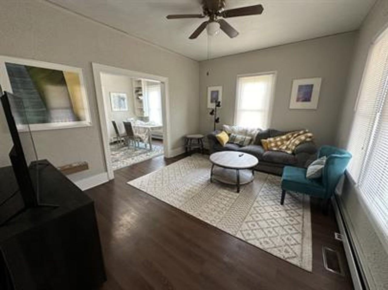 704 N Lincoln Ave - Photo 2 of 5