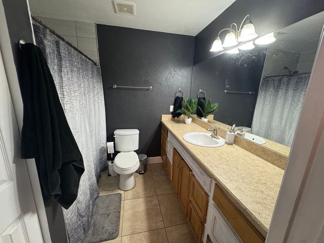 1820 E University Ave - Photo 7 of 13