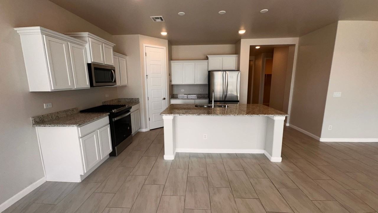 4902 Arabela Drive - Photo 3 of 22