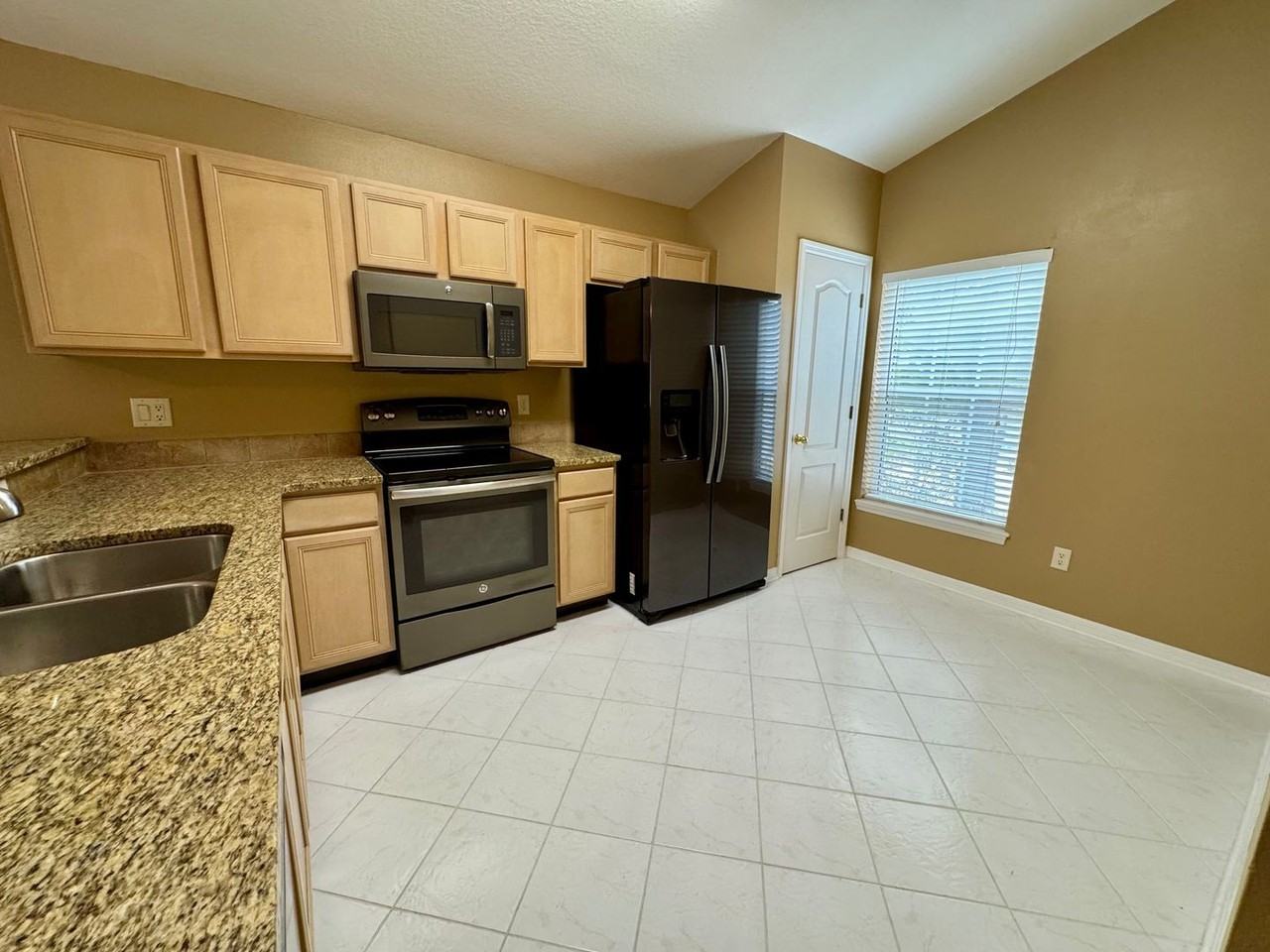 1866 Stafford Springs Blvd - Photo 5 of 18