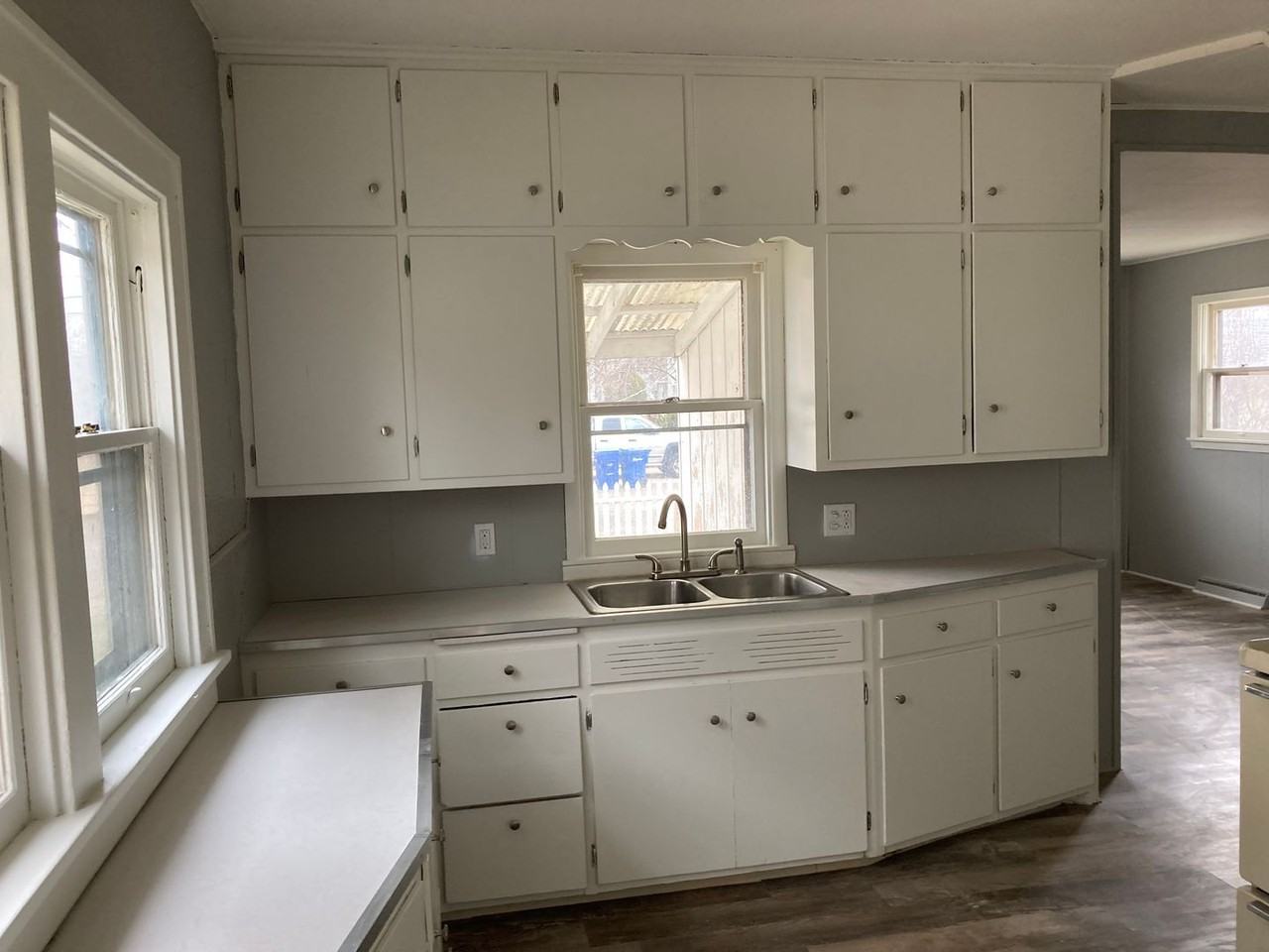 727 Washington Memorial Dr - Photo 3 of 11