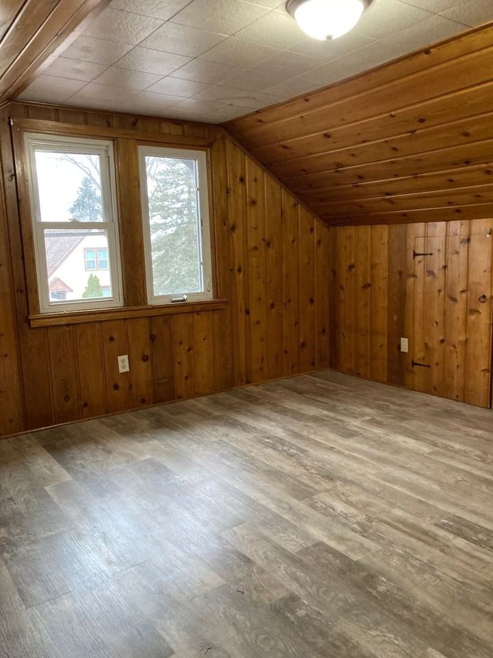 727 Washington Memorial Dr - Photo 4 of 11