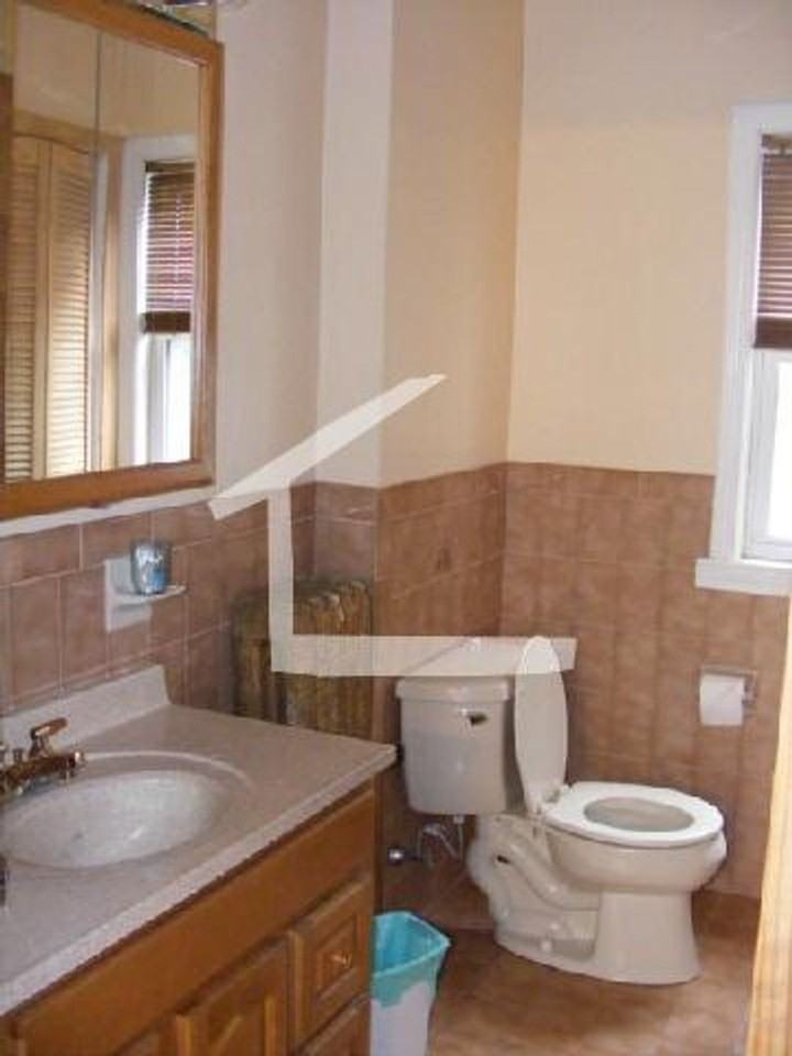 17 Holman St - Photo 2 of 21