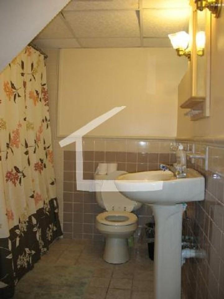 17 Holman St - Photo 3 of 21