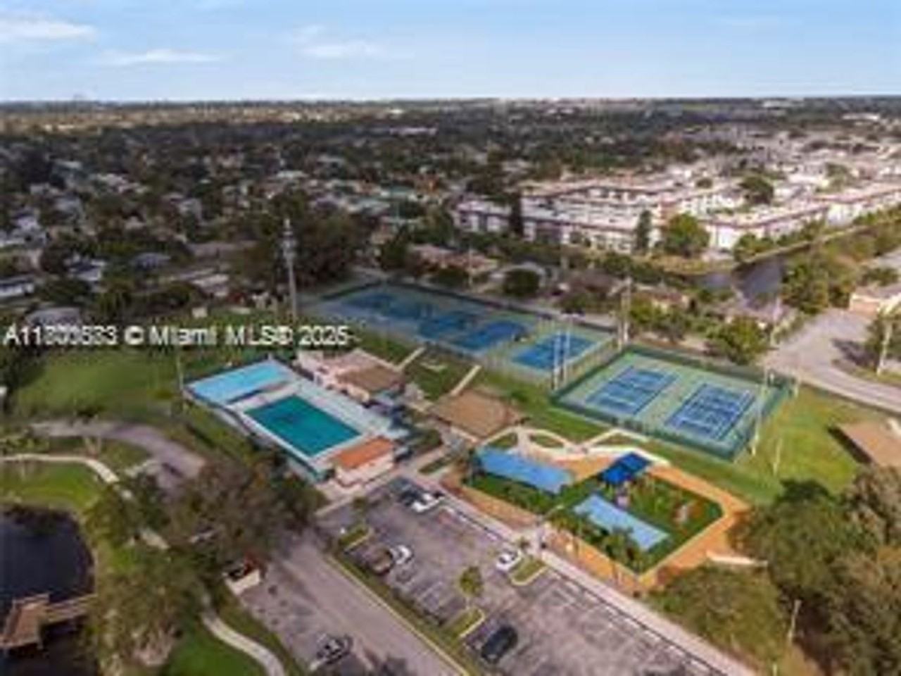 4040 Nw 11th St - Photo 2 of 10