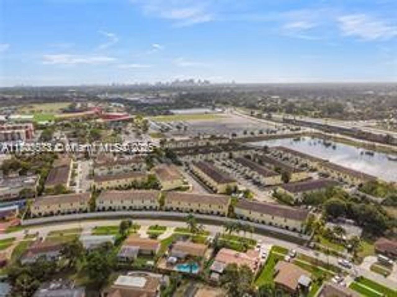 4040 Nw 11th St - Photo 3 of 10