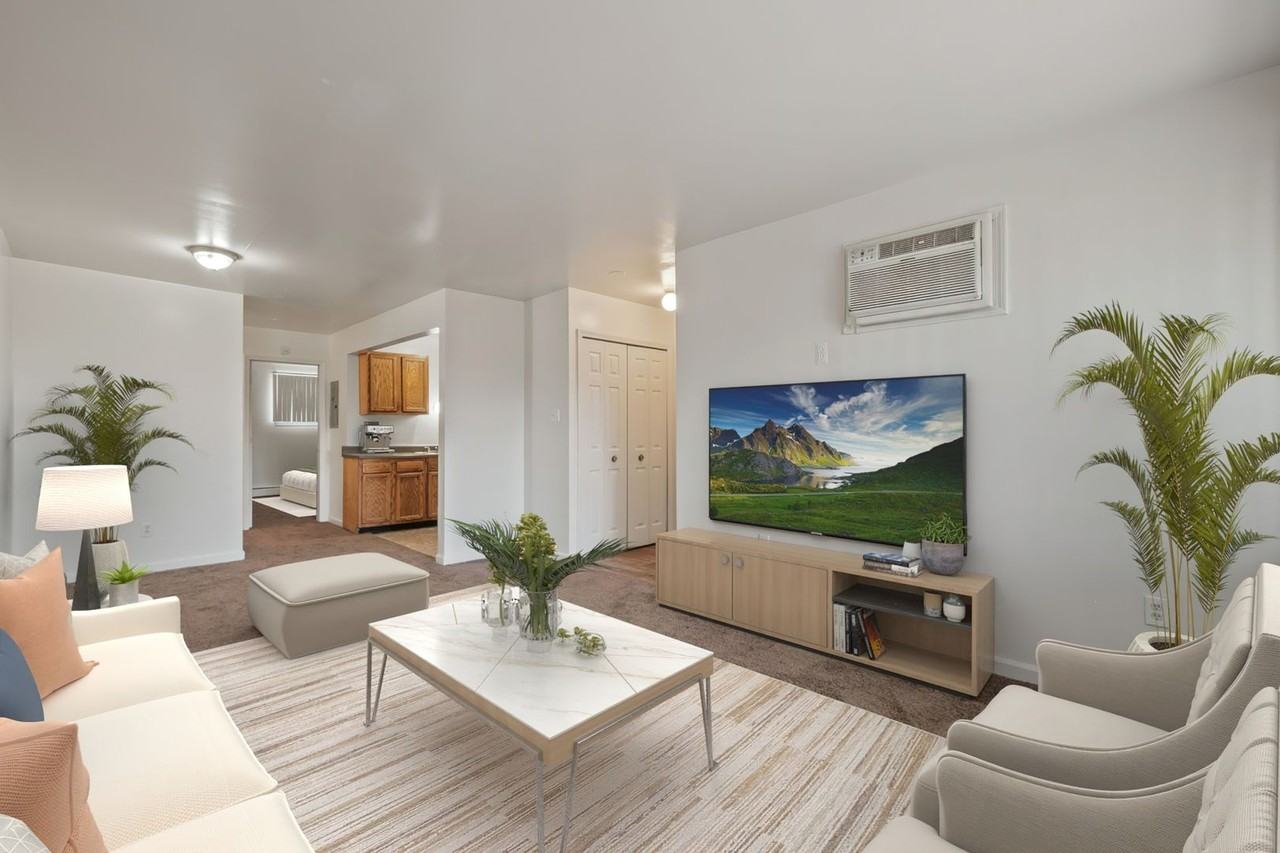 Pembrook Manor - Photo 4 of 23