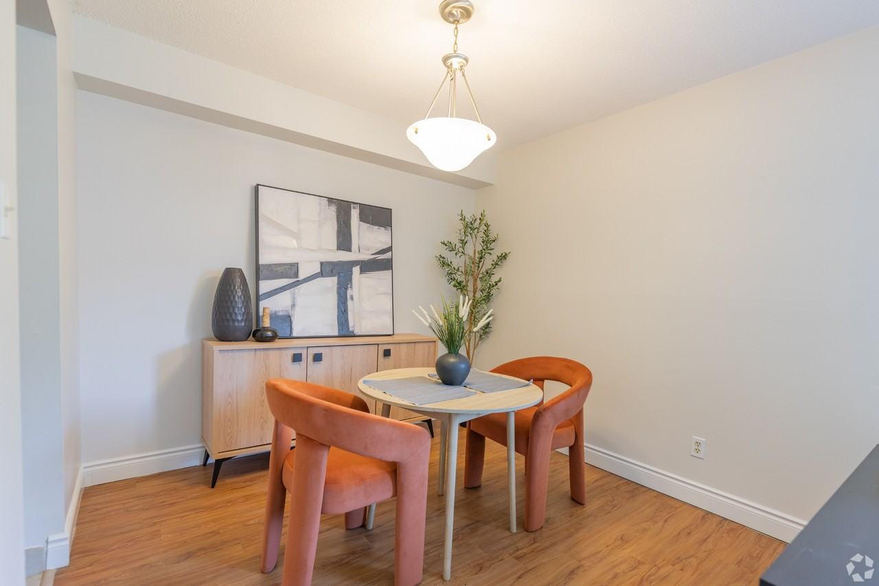 75 and 77 Huron Heights Dr, Newmarket, ON - Photo 7 of 16