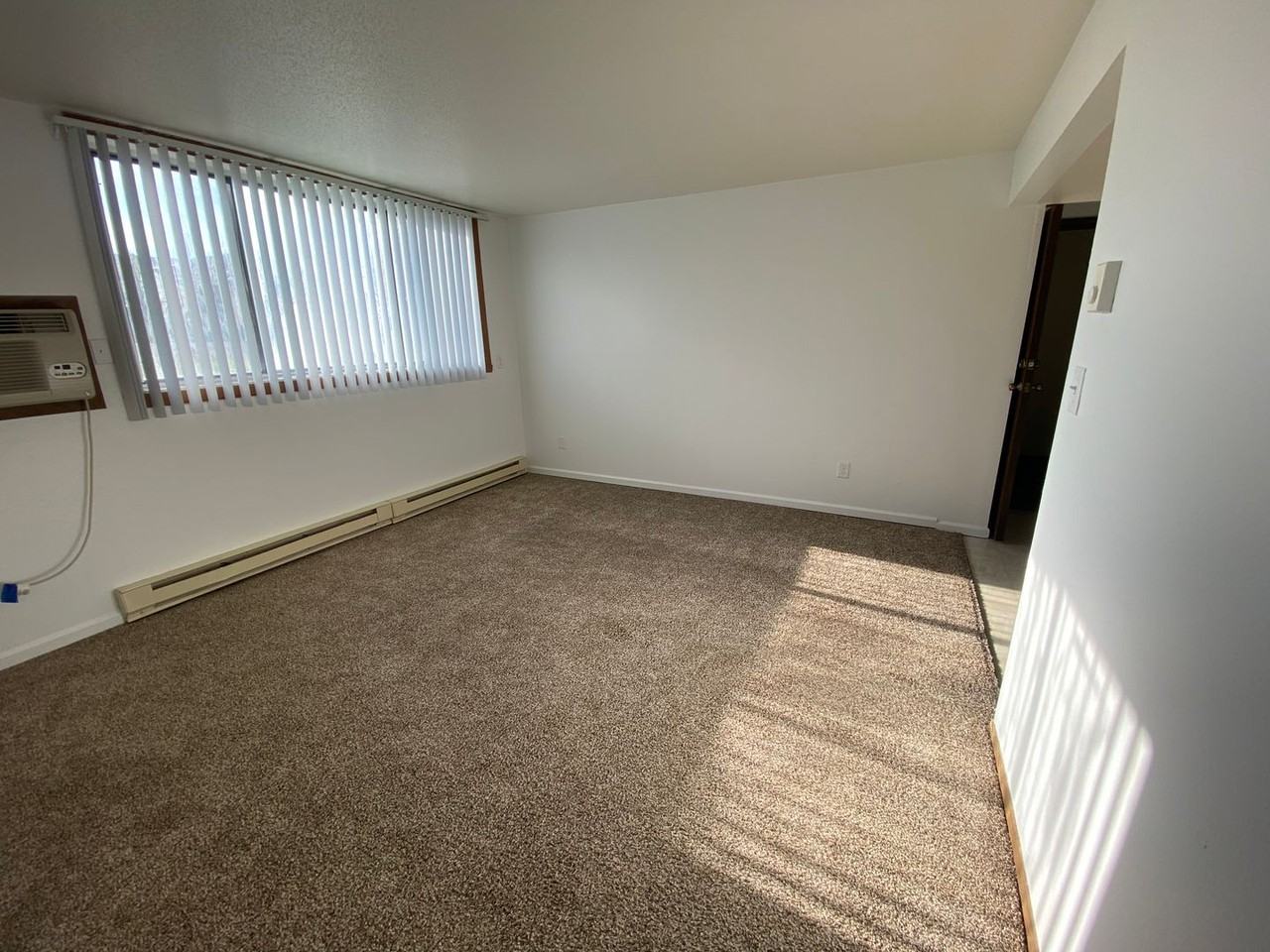 2615 - Photo 4 of 24