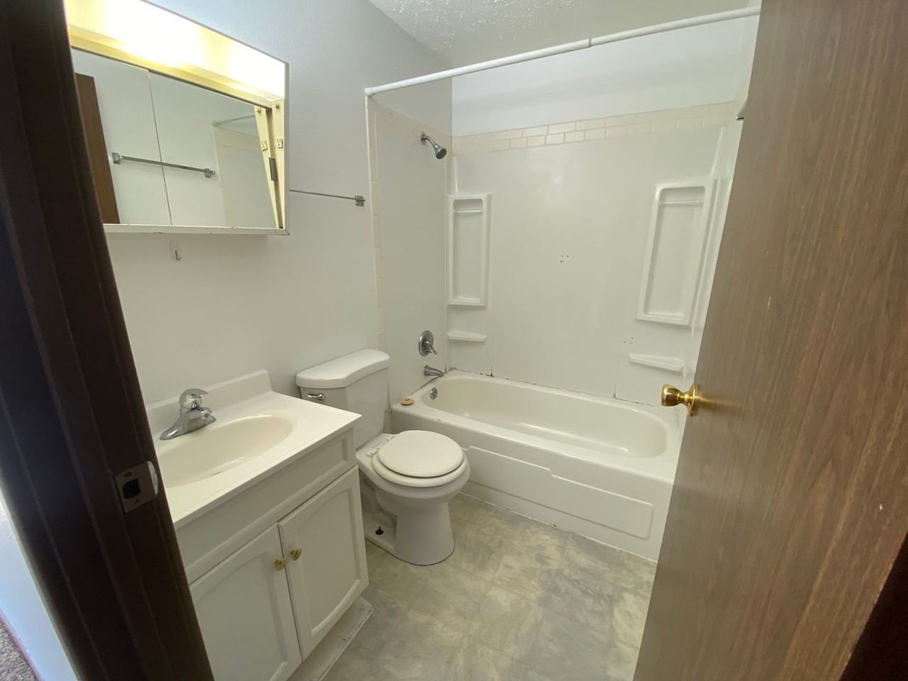 2615 - Photo 5 of 24