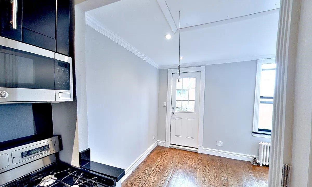 E 5th St #4C - Photo 2 of 5