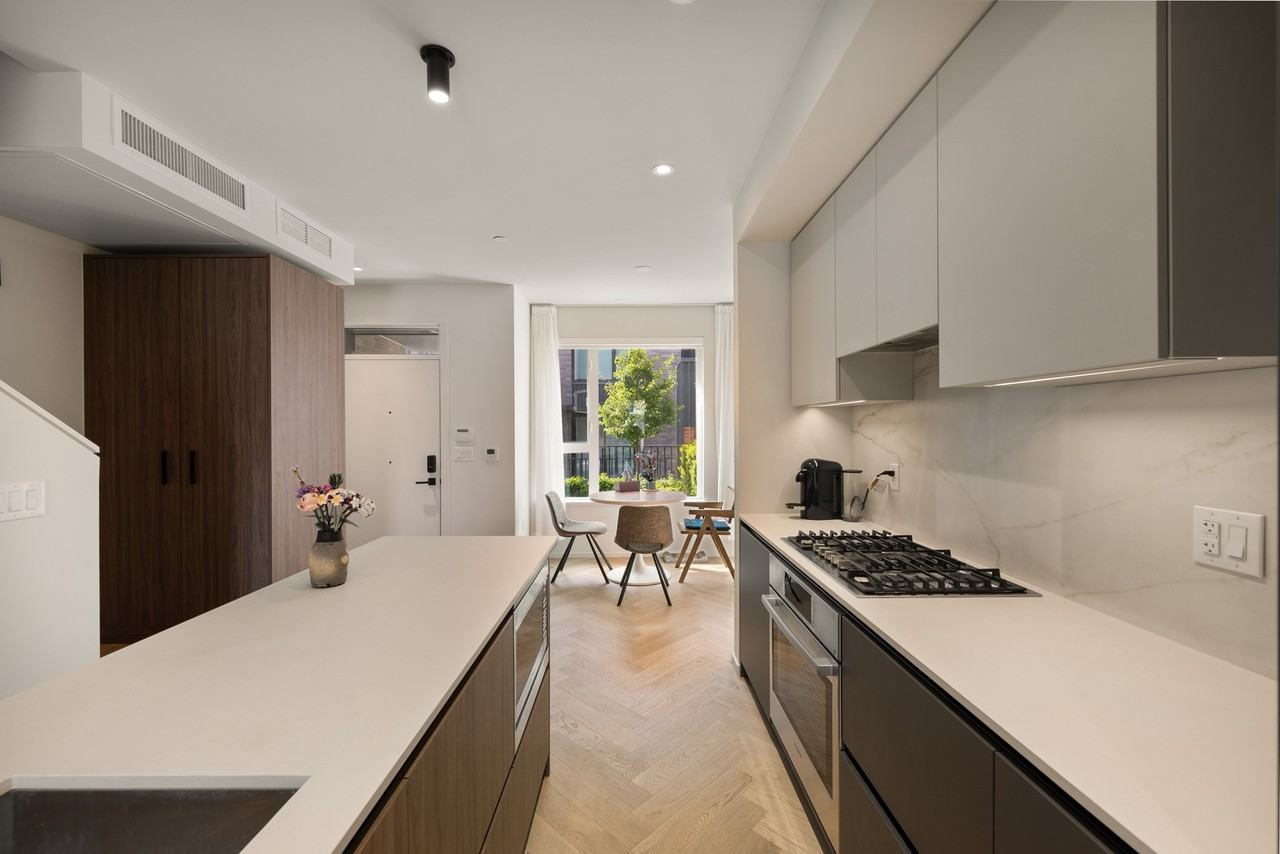 765 West 49th Avenue - Photo 5 of 34