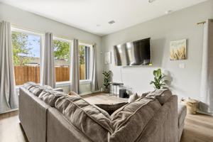 featured image of 6706 Parker Grove Ln