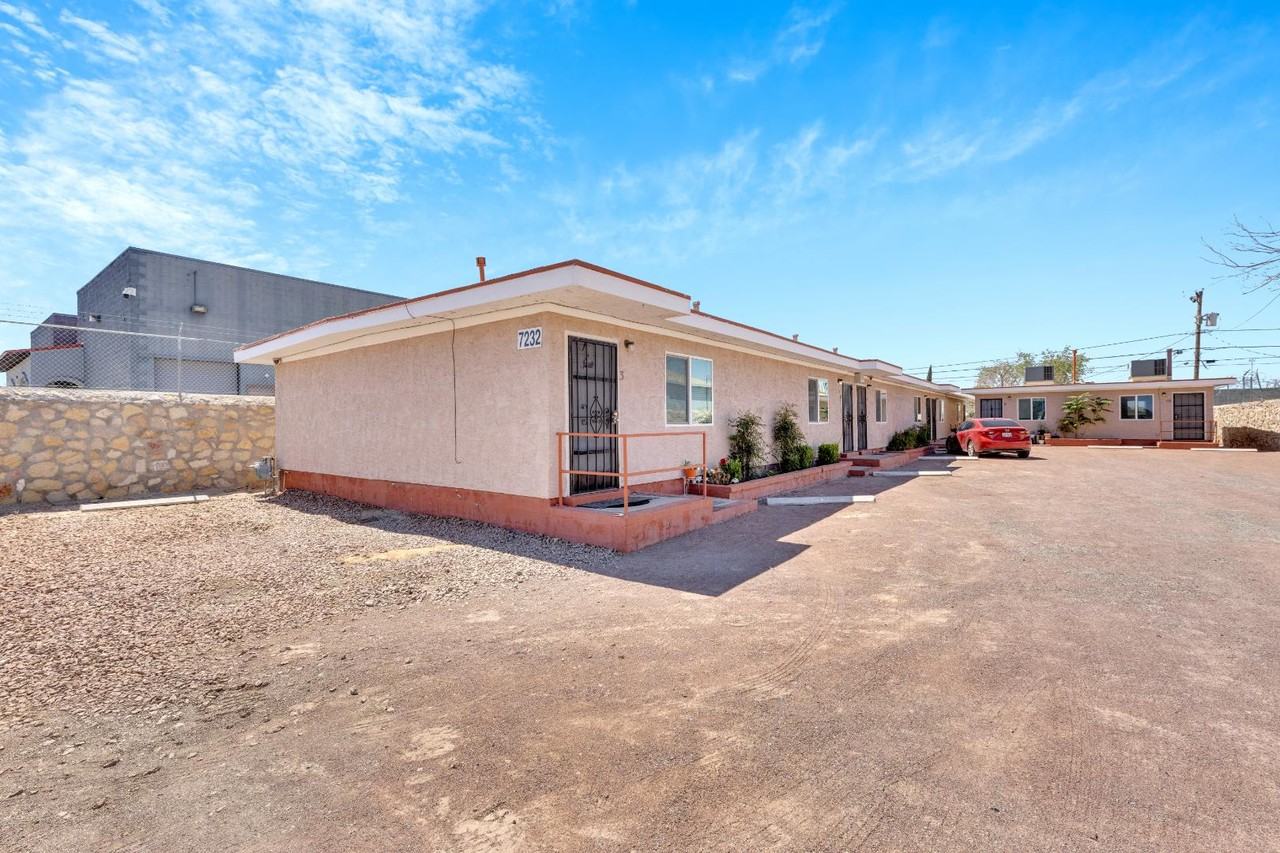 7232 North Loop - Photo 3 of 50