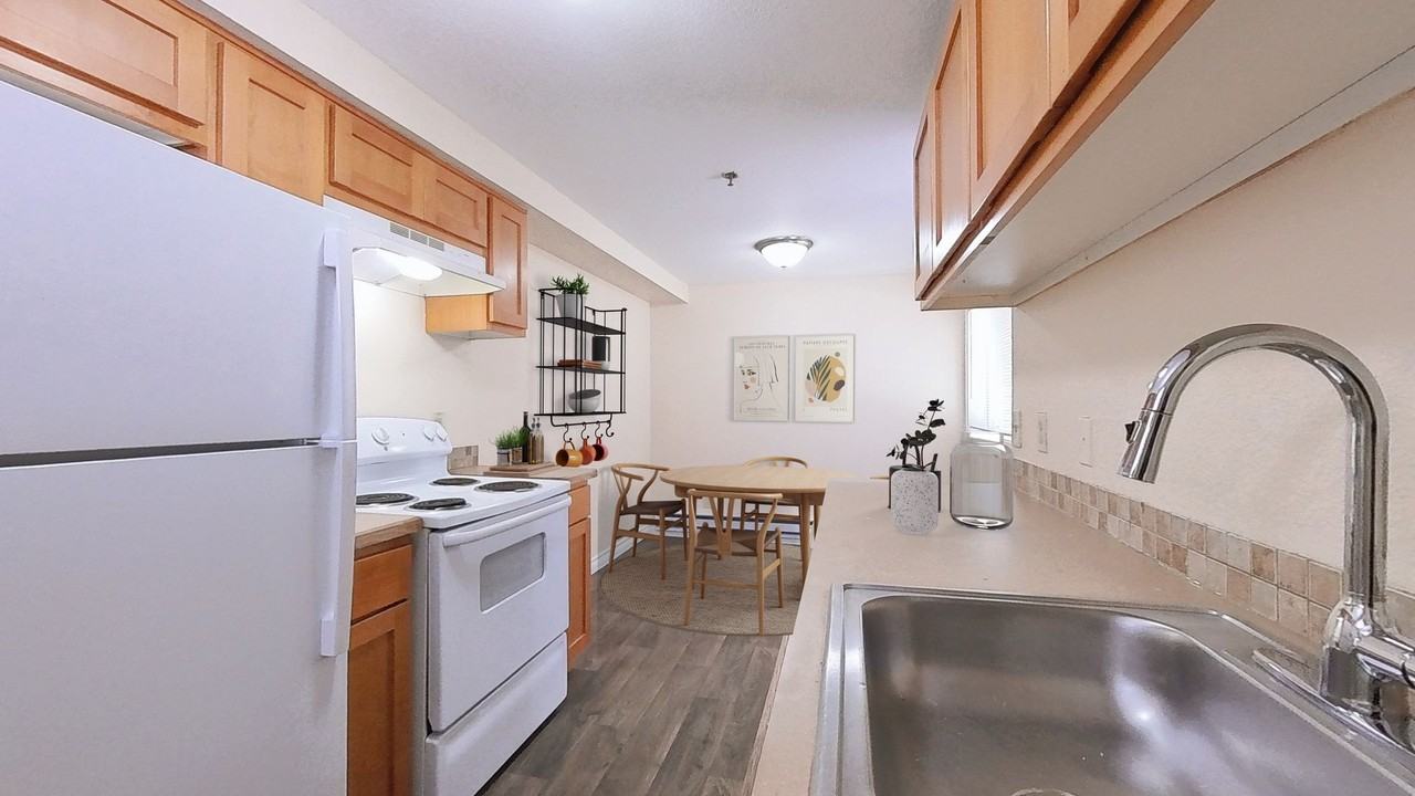 Water's Edge Apartments - Photo 2 of 10