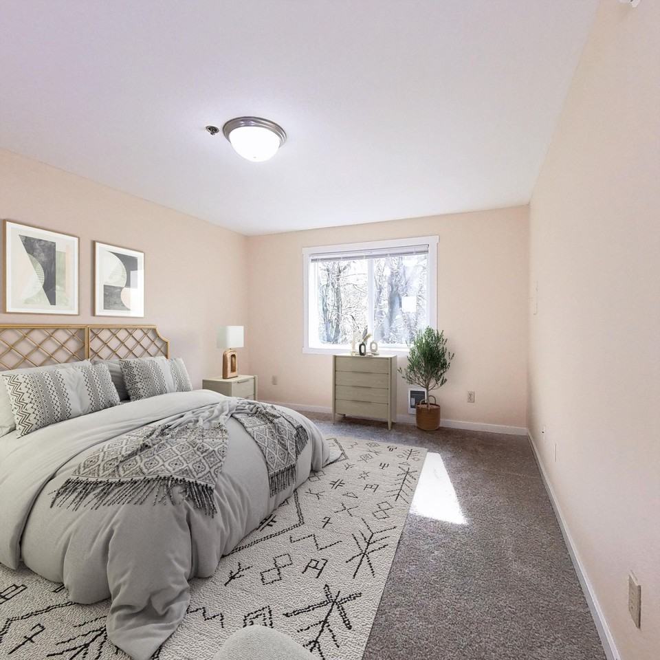 Water's Edge Apartments - Photo 4 of 10