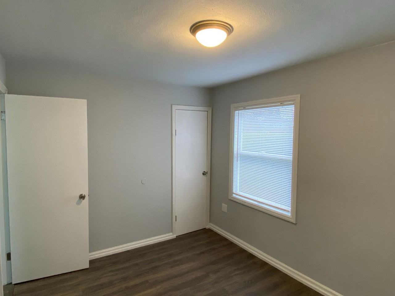 Raymond Apartments - Photo 5 of 33