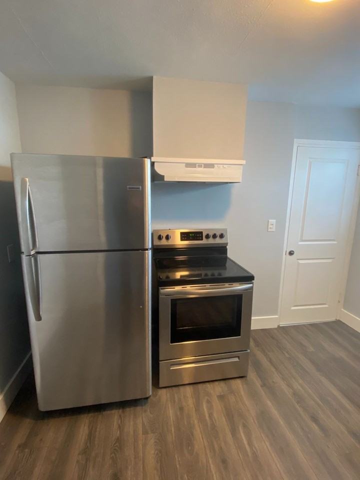 Raymond Apartments - Photo 6 of 33