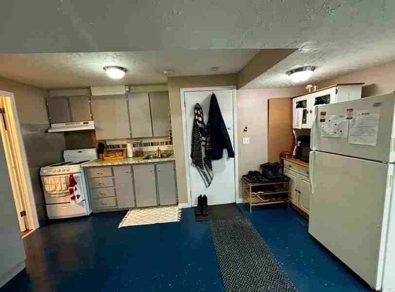 237 Kennedy Lane W - Photo 3 of 7