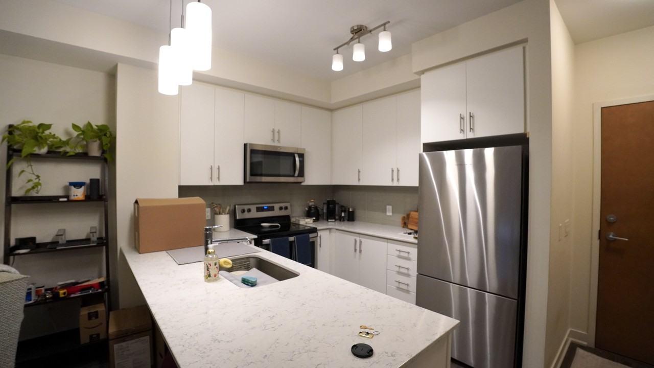 320 Plains Road East - Photo 3 of 18