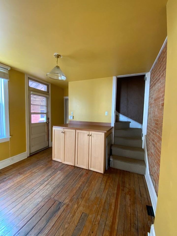 137 E New St - Photo 3 of 25