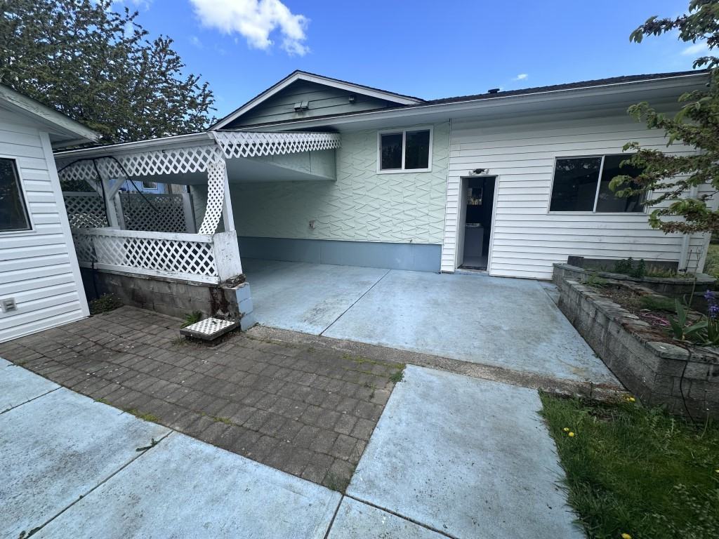 2184 Lark Cres #1 - Photo 3 of 20