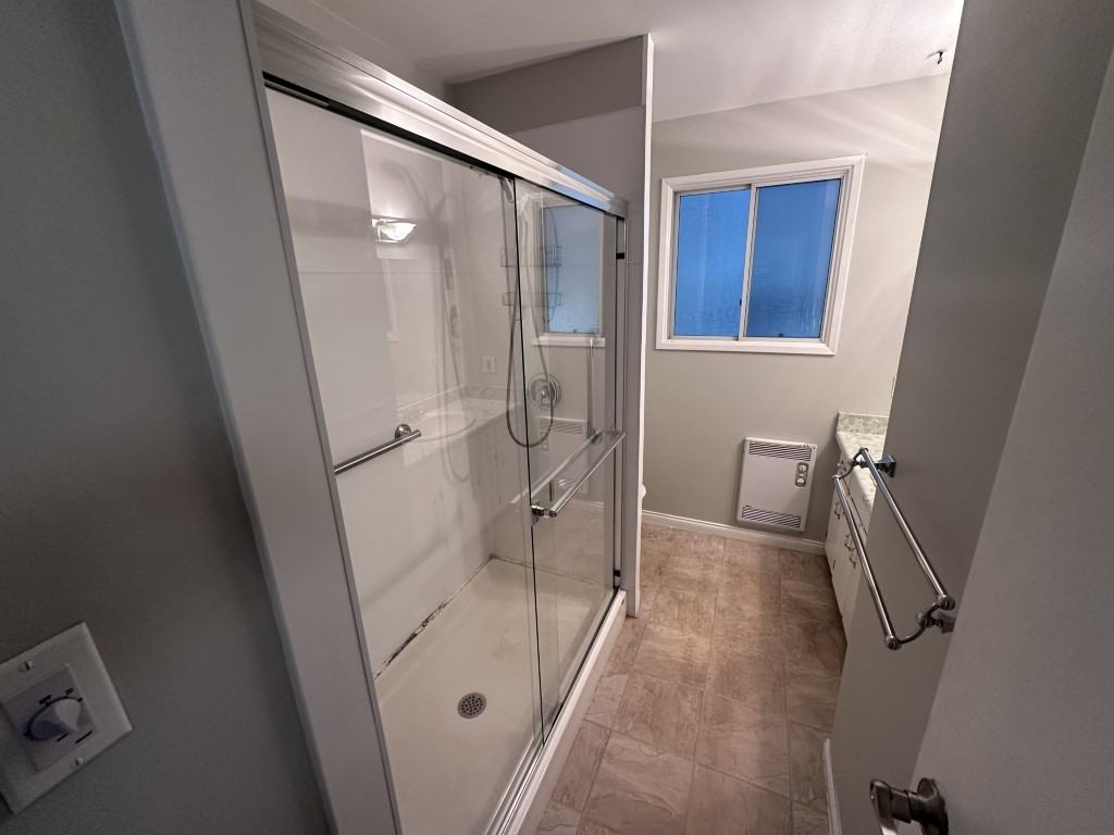 2184 Lark Cres #1 - Photo 5 of 20