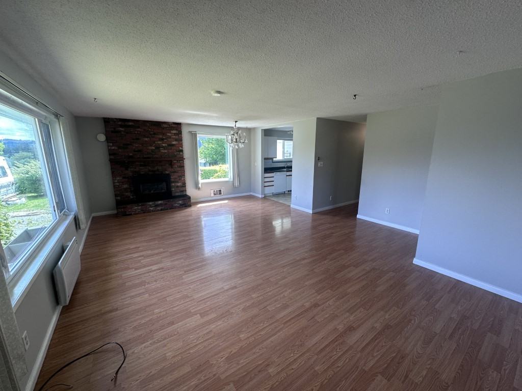 2184 Lark Cres #1 - Photo 7 of 20