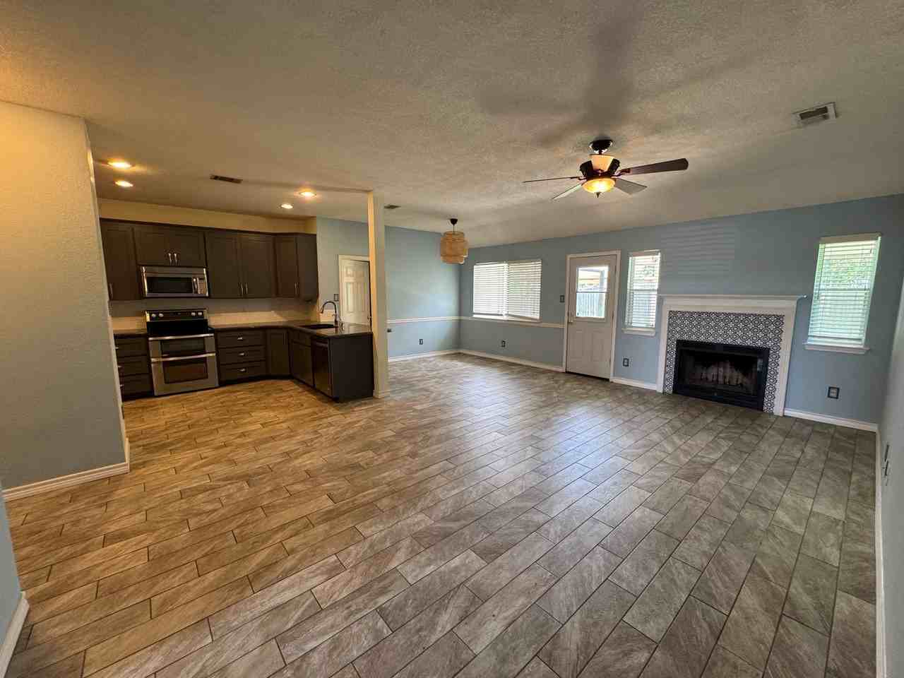 3306 Levy Ln - Photo 4 of 32