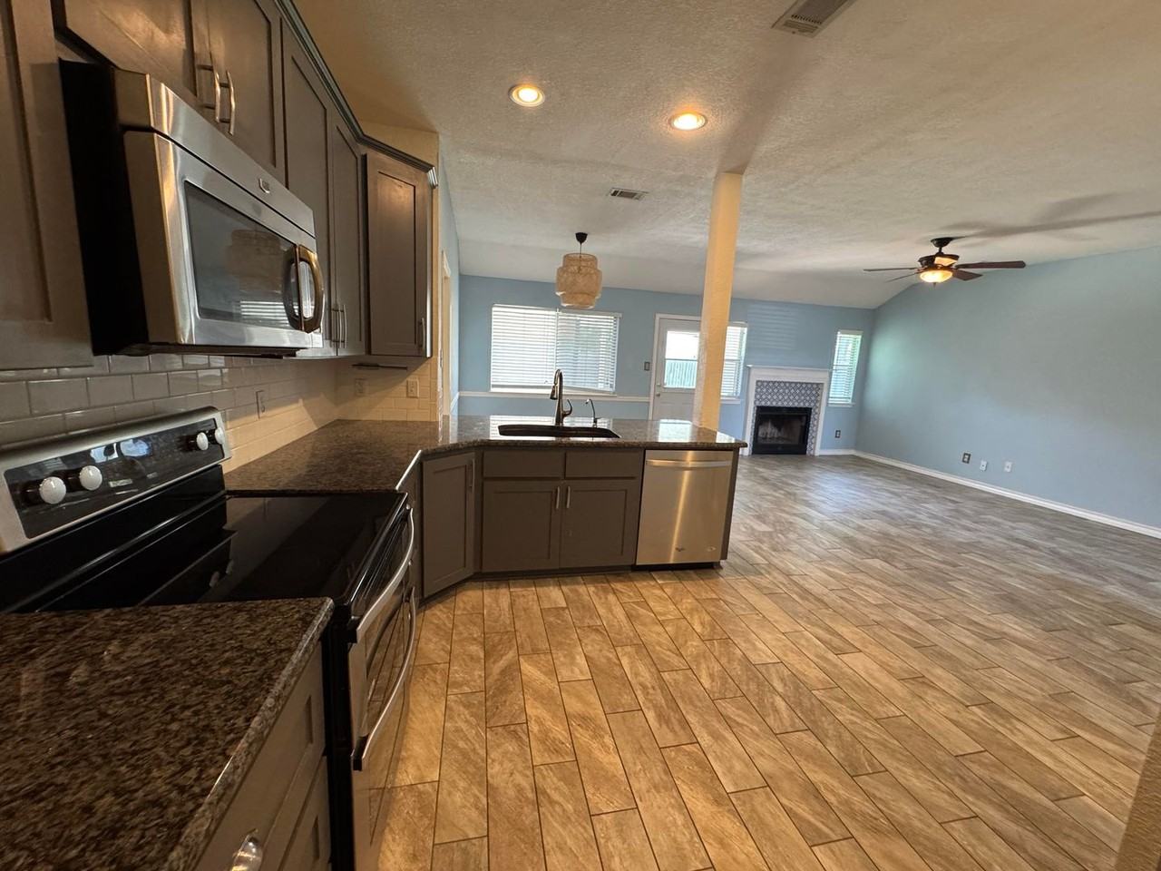 3306 Levy Ln - Photo 7 of 32