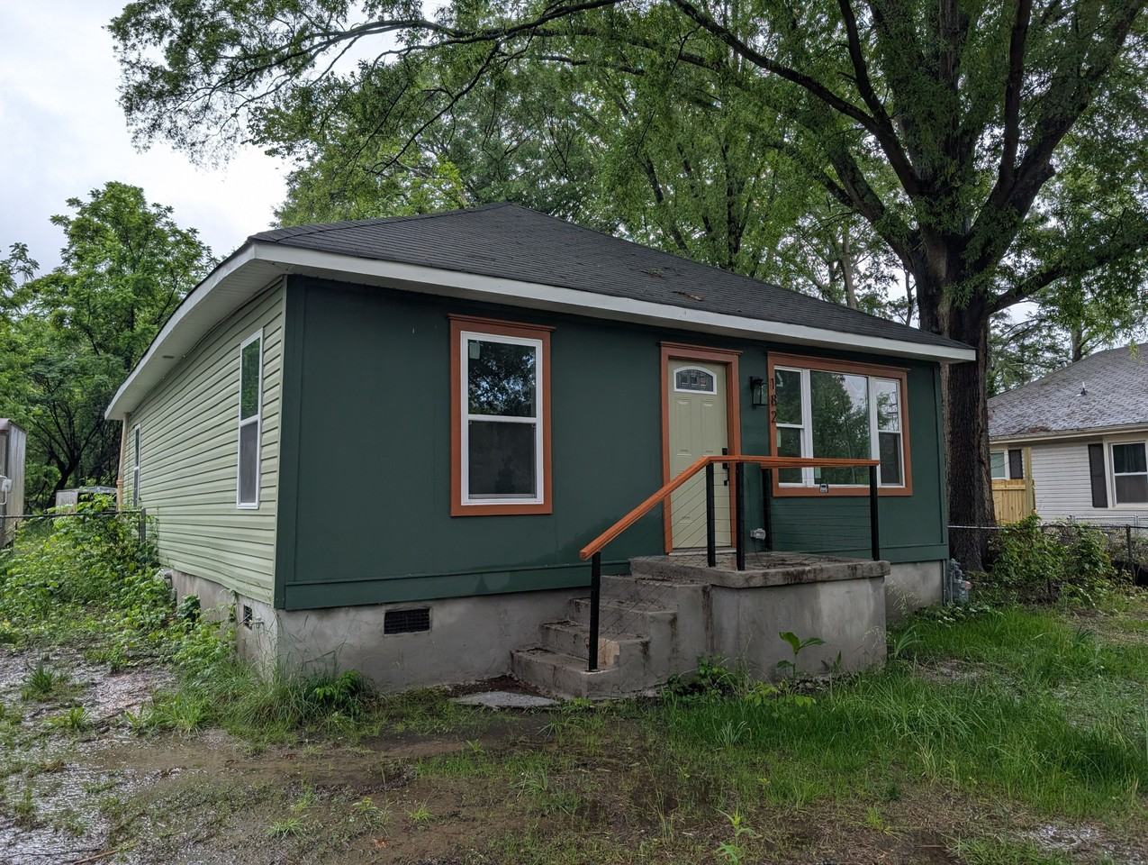 182 Dixon Cir - Photo 2 of 10