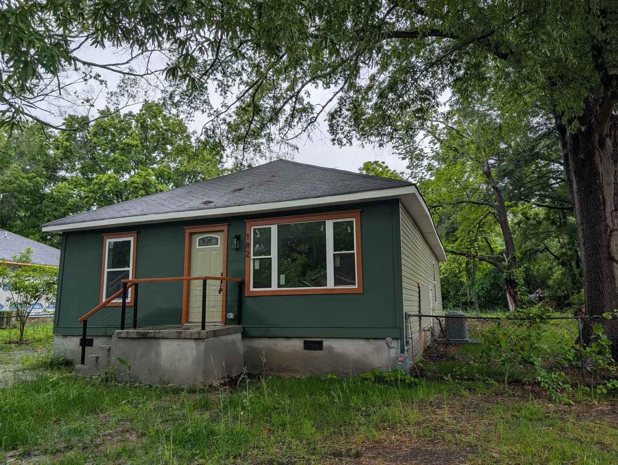 182 Dixon Cir - Photo 3 of 10