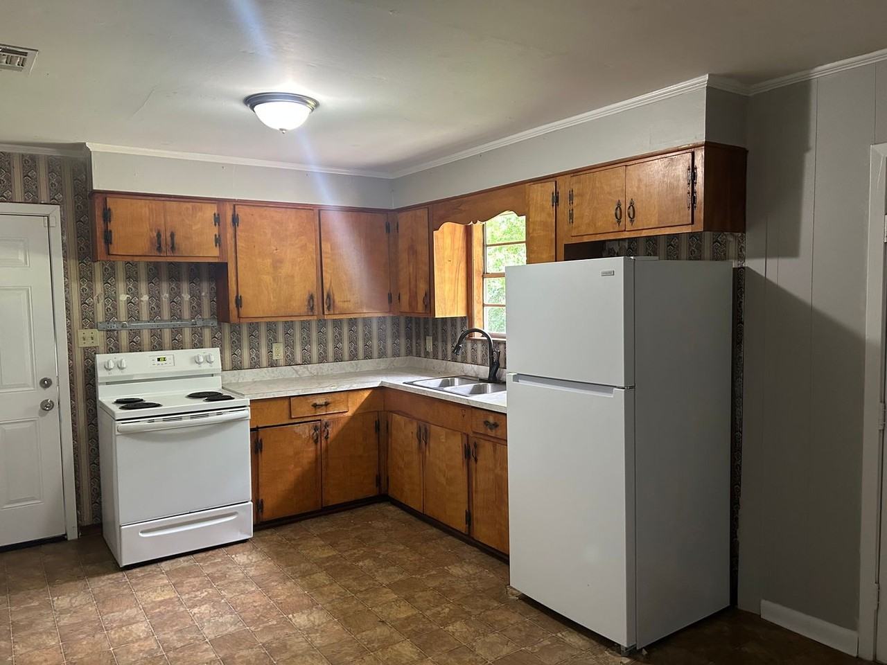 311 Vernon Dahmer Dr - Photo 2 of 5