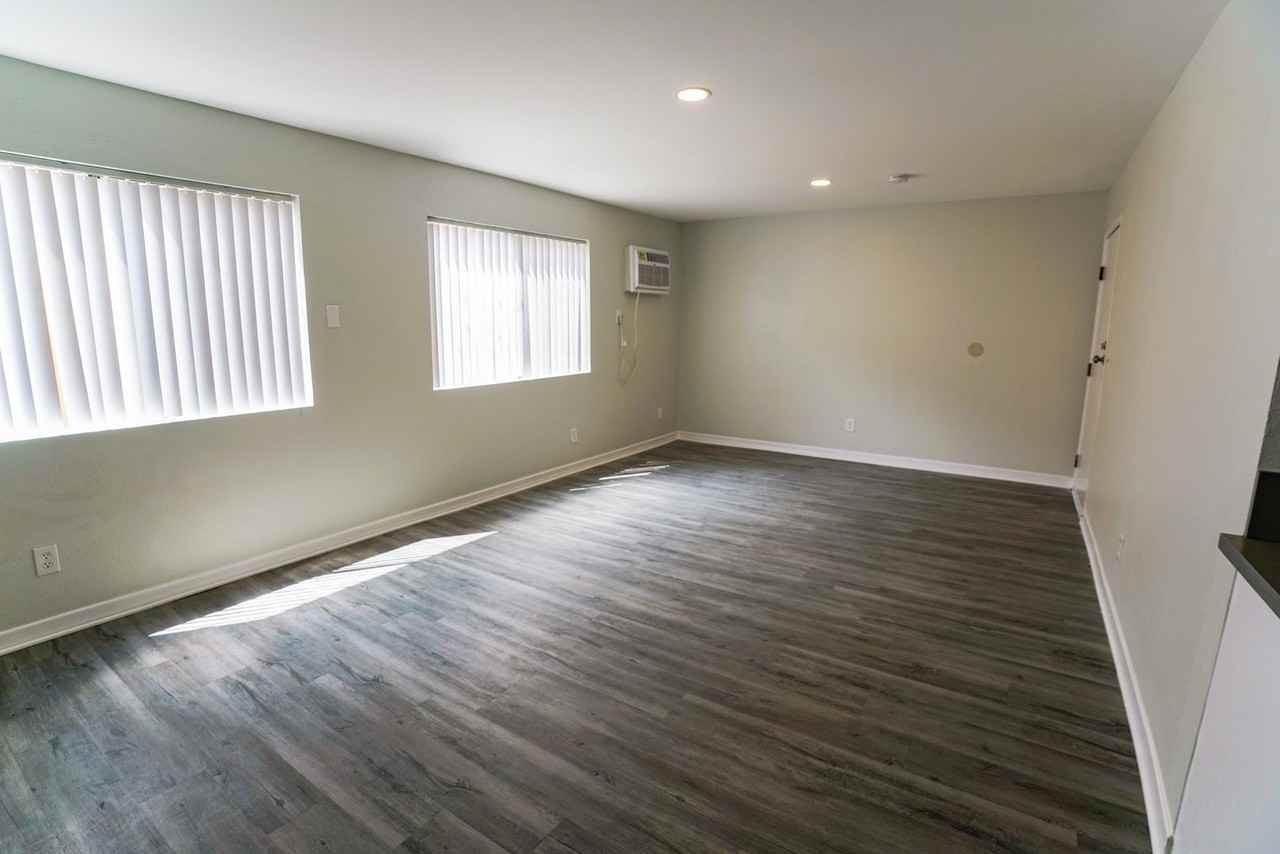 226 South Serrano - Photo 7 of 38