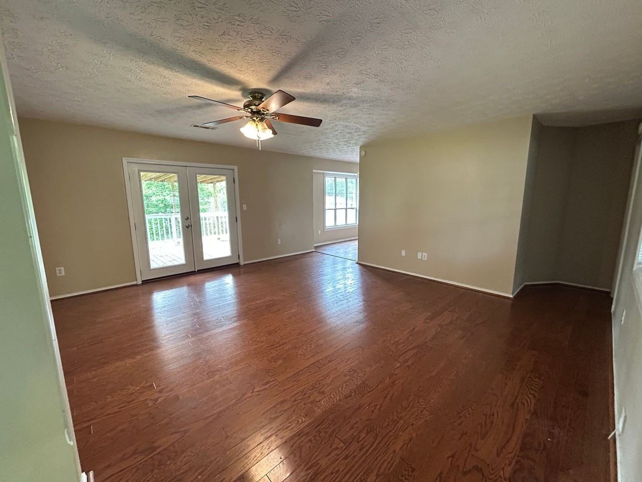 1630 Walden Dr - Photo 2 of 10