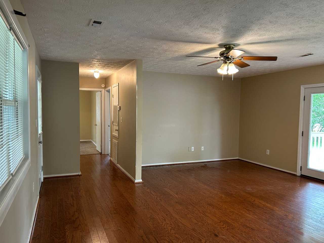 1630 Walden Dr - Photo 3 of 10