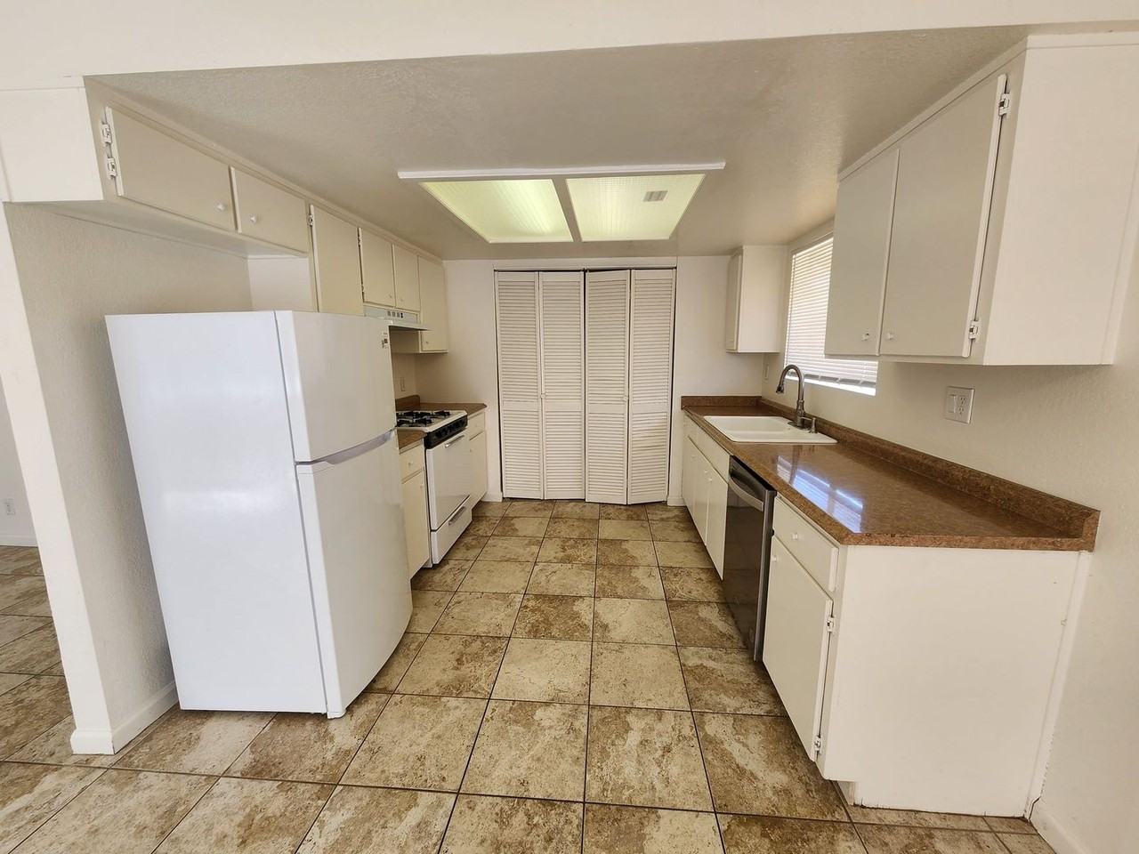 72364 Sunnyvale Dr - Photo 3 of 10