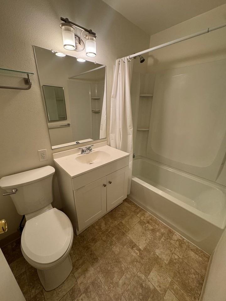 755 Nw 3rd St #17 - Photo 7 of 8