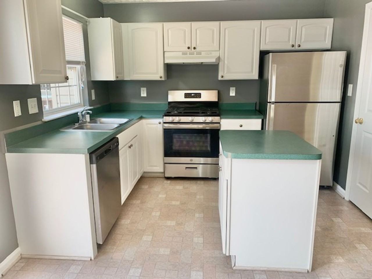 3207 Water Lily Ct - Photo 6 of 36